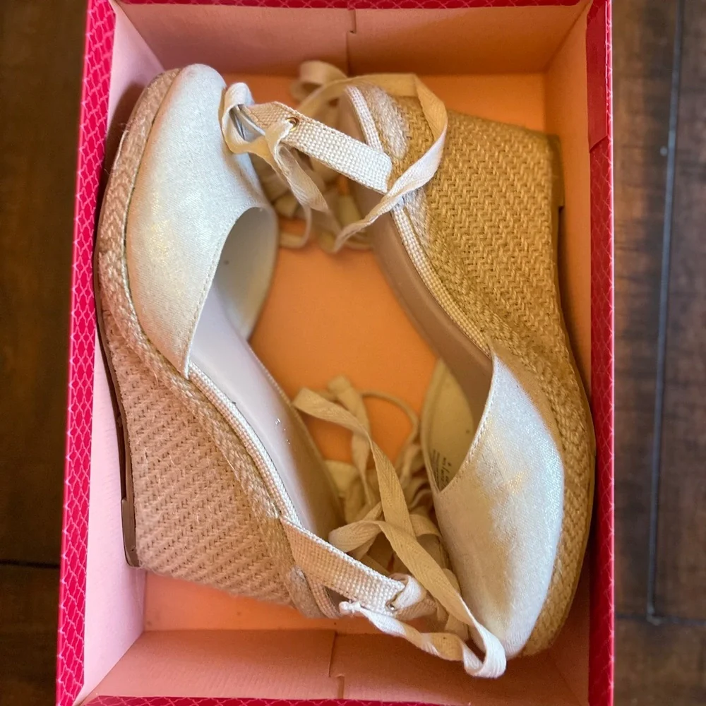 KELLY & KATIE Metallic Wrap Wedge Sandals, size 8.5 - Picture 3 of 7